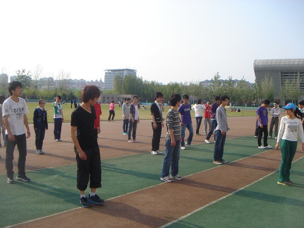 加强健美操训练